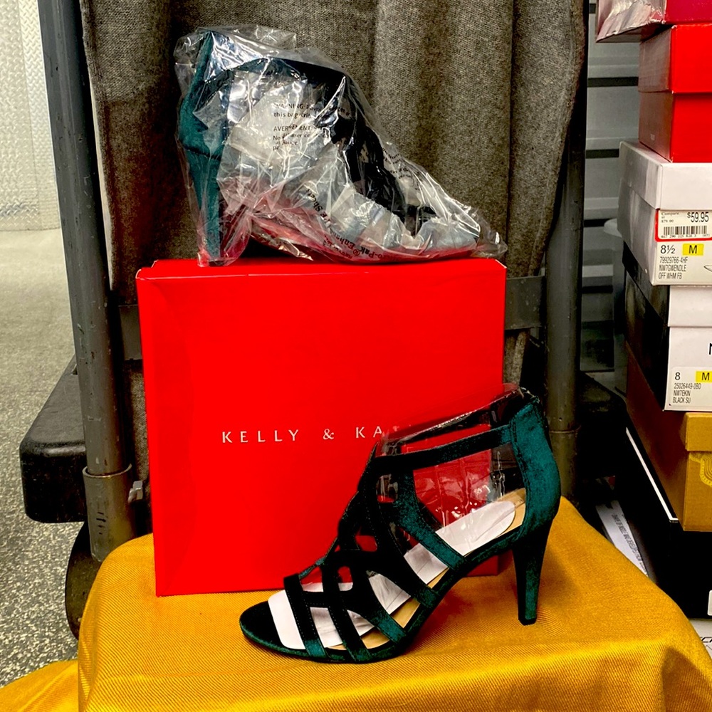 Size 8.5 Emerald Heel